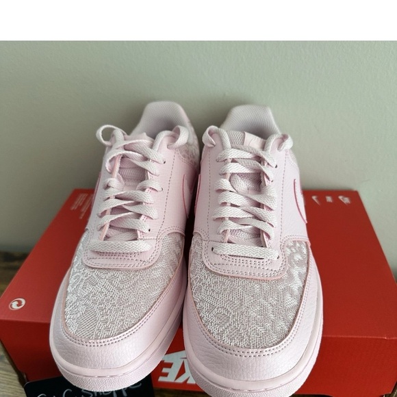 NWB Nike Size 11 Court Vision Light Pink Lace Tennis Shoes HJ5846-600 - Picture 2 of 5